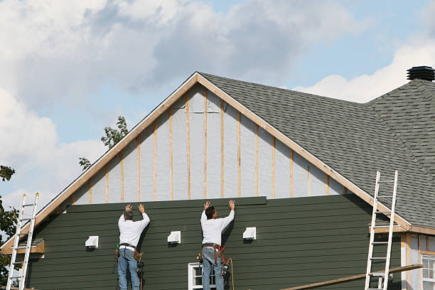 Professional Emergency Siding Repair technician working in Martinsville, IL